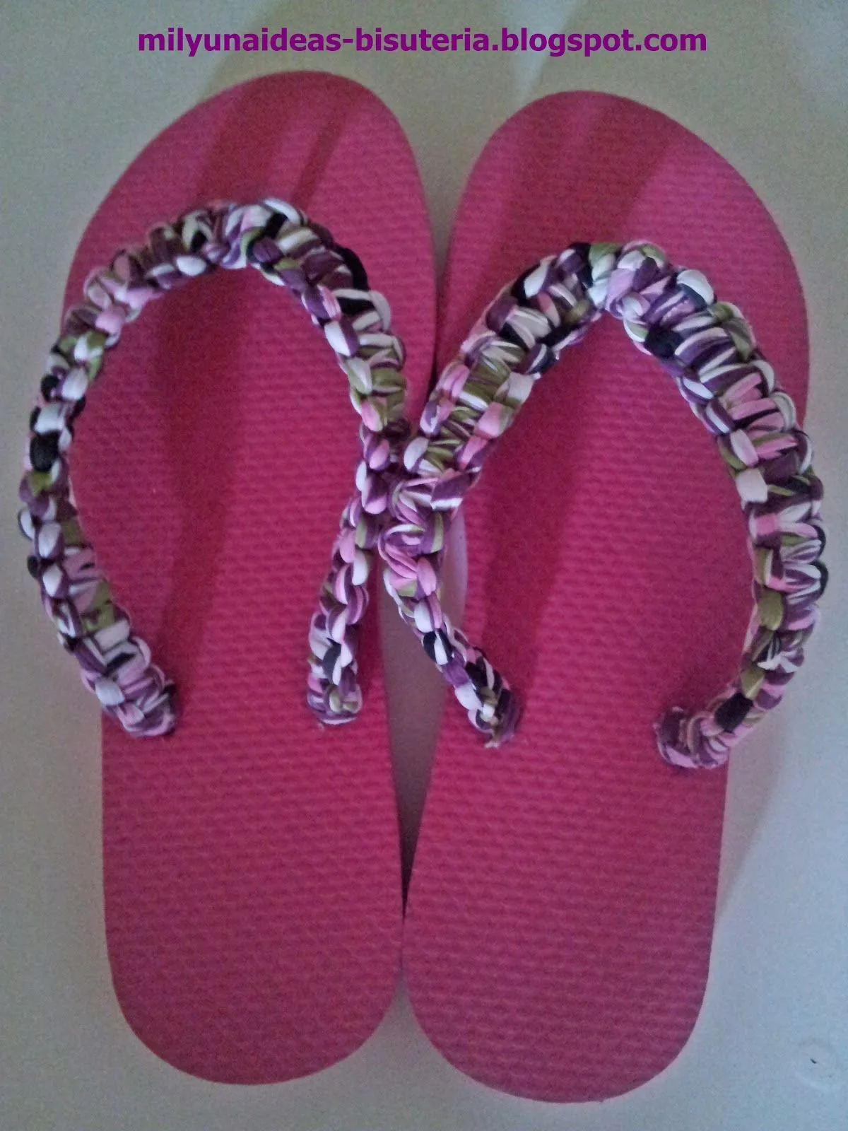 lasmilyunaideas-bisutería: Chanclas decoradas con tela y macramé.