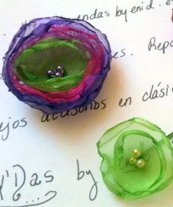 Etsy Latino: How to make a fabric flower / Como hacer flores en tela