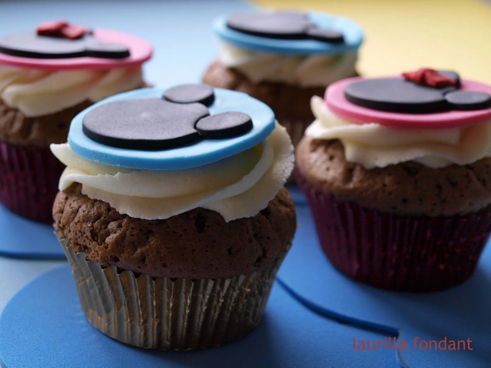 laurilla fondant: CUPCAKES MICKEY Y MINNIE