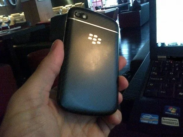 Leak Image Blackberry 10 N Series First Front/Back/Cover Image ...