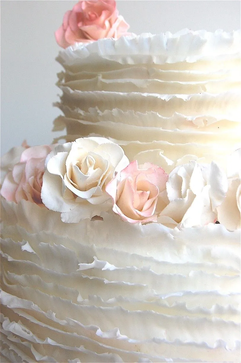 Lecho de rosas: Pasteles con rosas y otras flores.