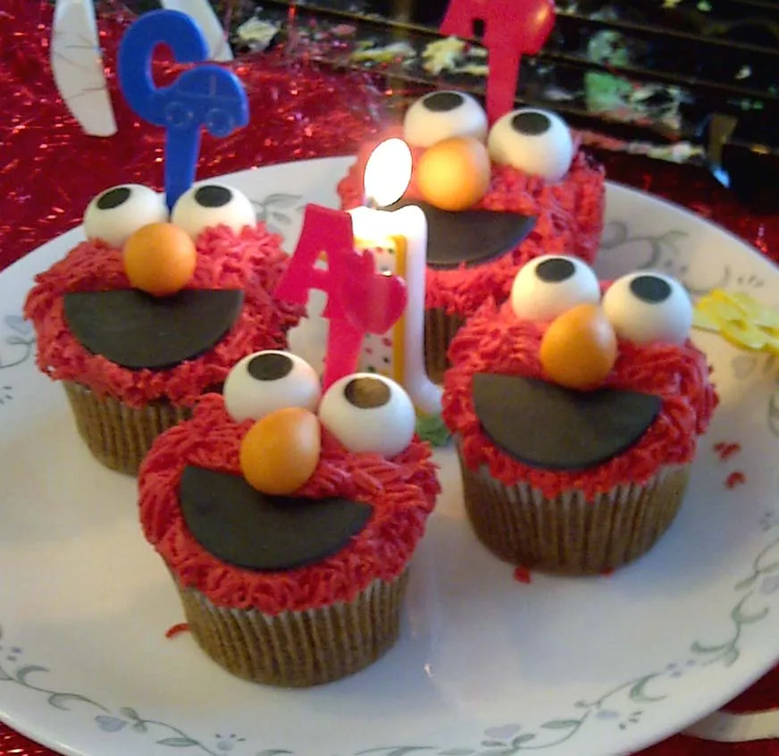 Leelabean Cakes: Elmo Birthday Party