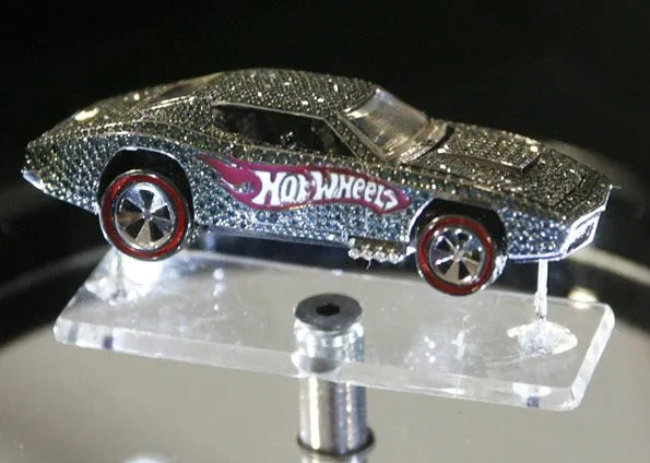 G1 > Carros - NOTÍCIAS - Miniatura de carro com diamantes é ...