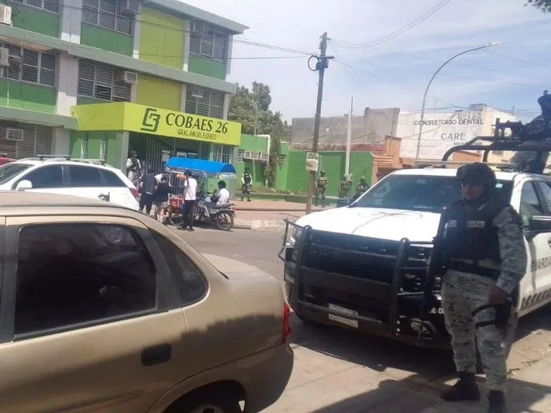 Levantan a jovencitas afuera de una preparatoria el Culiacán