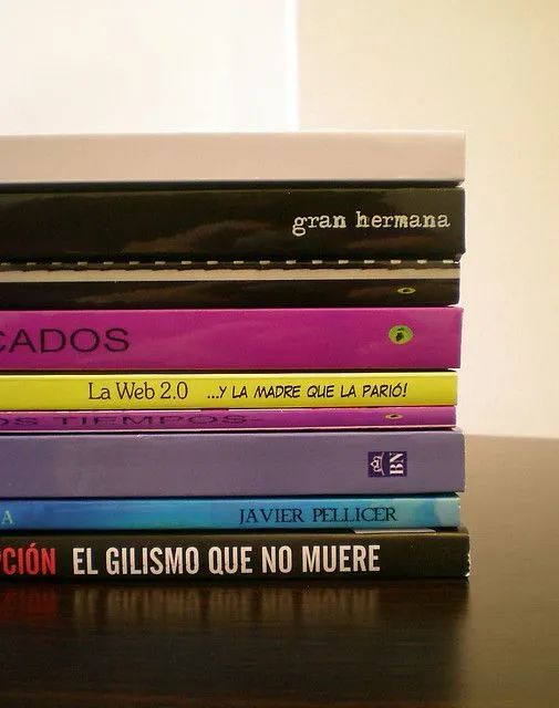 Libros apilados vertical | Flickr - Photo Sharing!