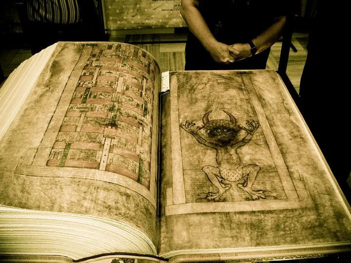 Libros Malditos. Codex Gigas. | The Staring