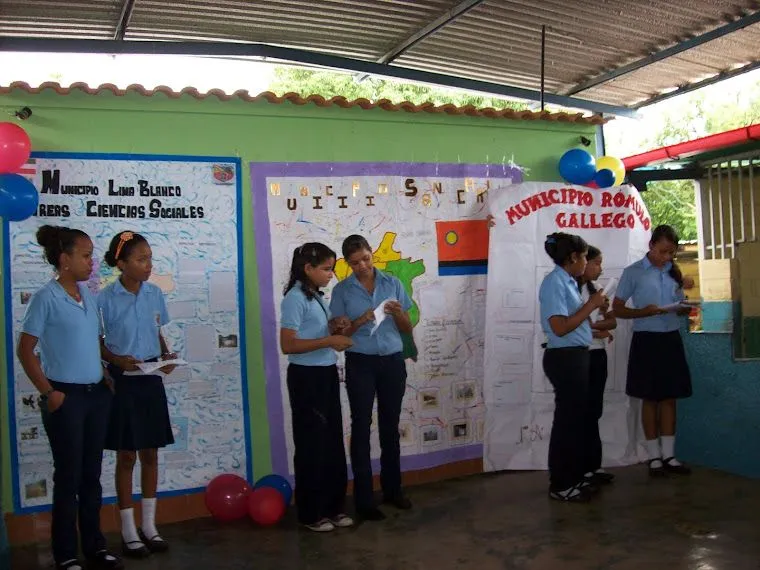 LICEO BOLIVARIANO CAMORUCO III: EXPOSICIÓN DE PERIÓDICOS MURALES ...