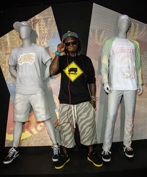 Lil Wayne presenta su nueva marca de streetwear con un mapping 3D ...