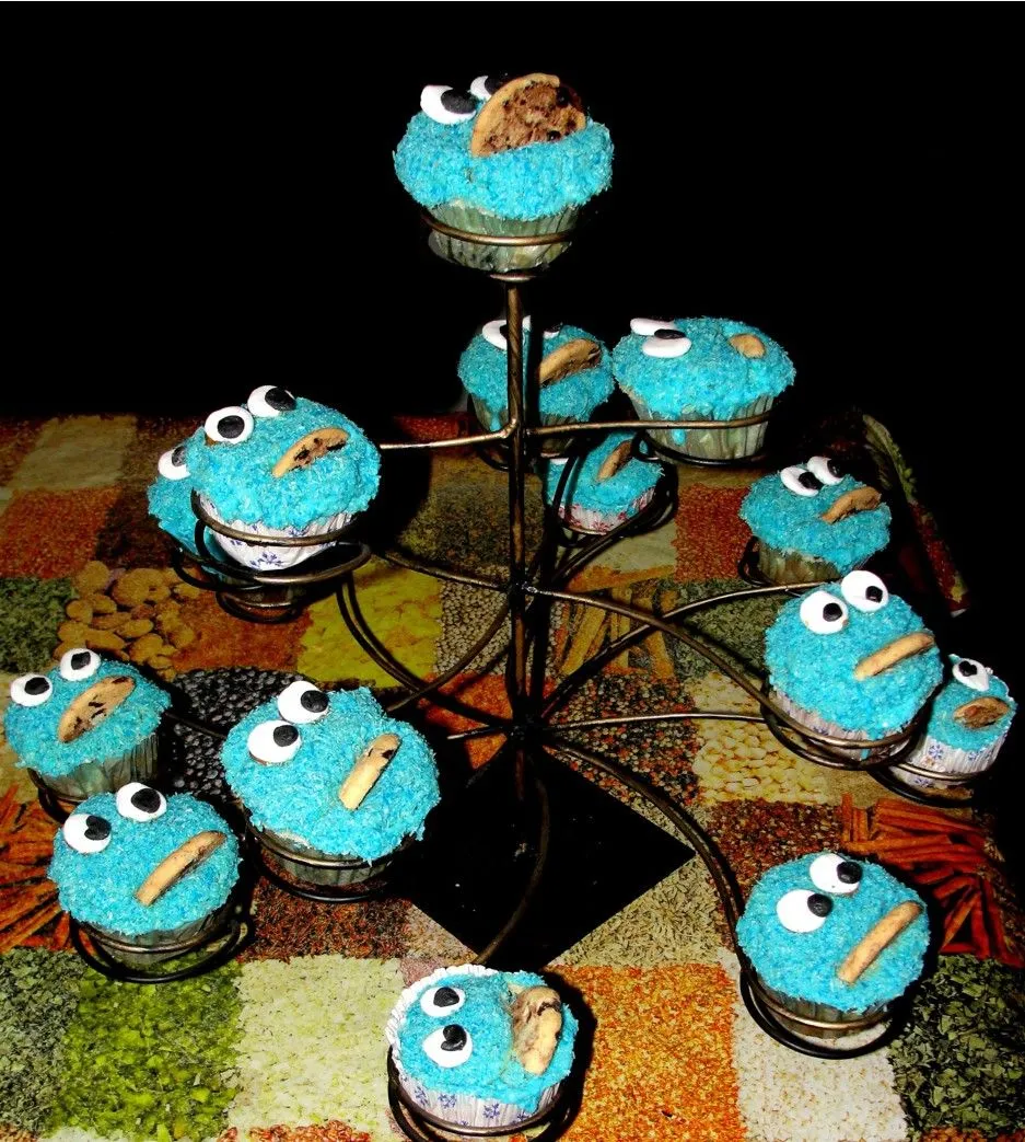 LILA Y MANOLA: COOKIEMONSTERS CUPCAKES PLAZA SESAMO