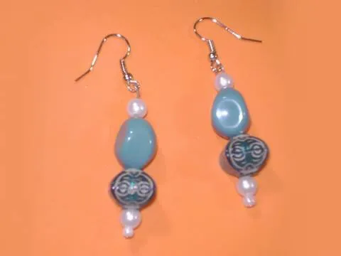 Como hacer unos lindos aretes en menos un minuto - YouTube