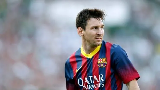 Lionel Messi officially signs lucrative new deal with Barcelona ...