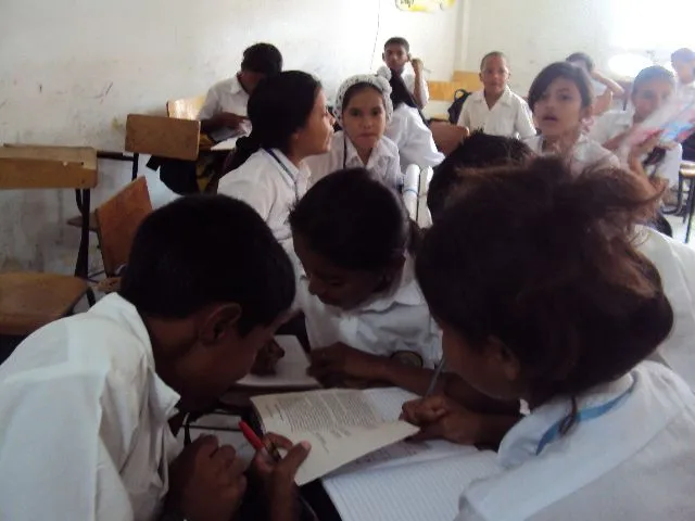 LITERATURA INFANTIL: Los niños compartiendo la lectura del PRINCIPITO.