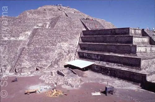 Literatura y Mundo Maya: Las Pirámides del Mundo (Reseña Fotográfica)