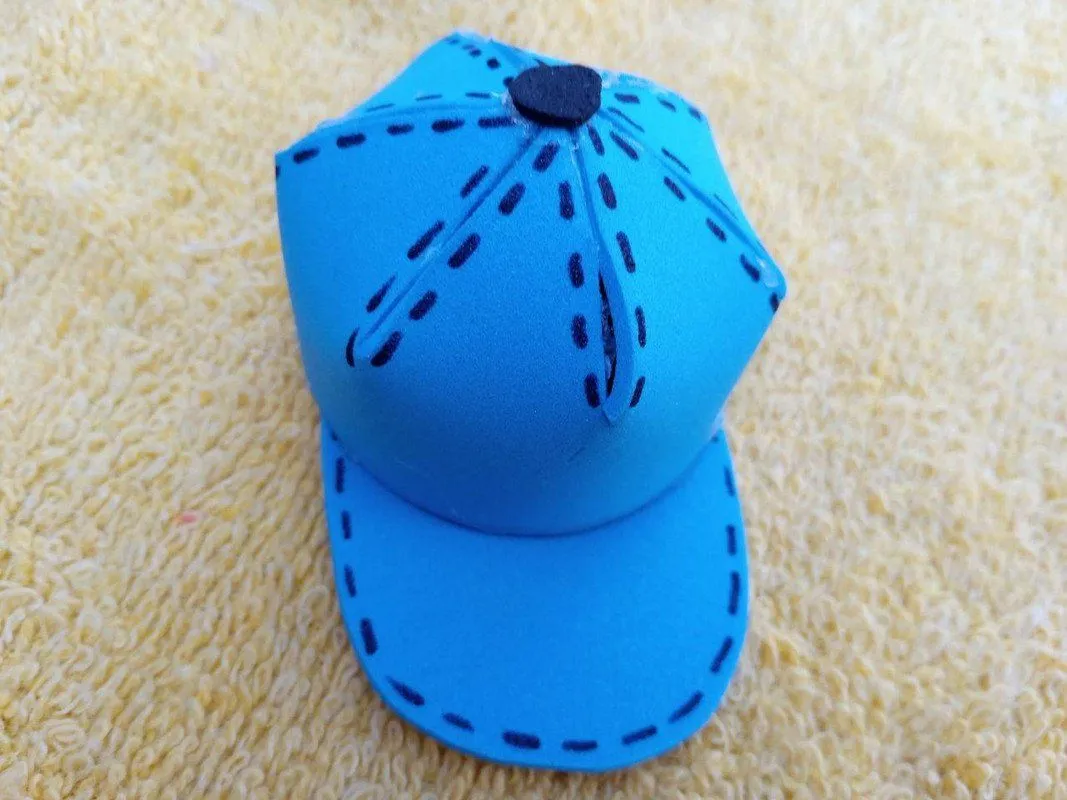 Como hacer un Llavero gorra en goma eva . Obsequio dia del padre / How to  make a cap keychain in eva rubber . Father's day gift [ESP|ENG] | PeakD