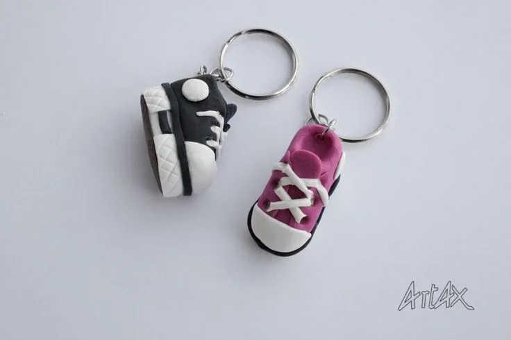 Llaveros de Zapatillas estilo Converse | porcelana fria | Pinterest