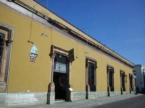 El Lobo Azul visto desde afuera...: fotografía de Lobo Azul Cafe ...