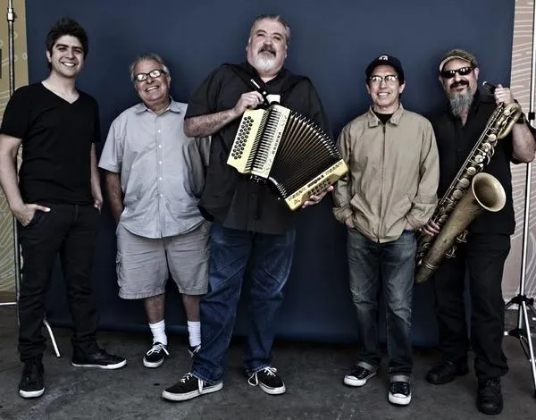 Los Lobos play 'Kiko' live on KCRW-FM - Los Angeles Times