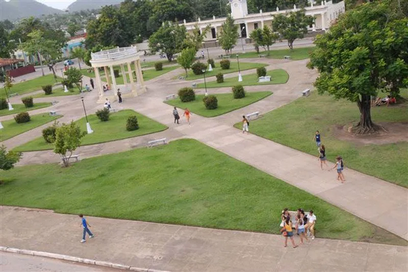 La loca del blog.: La triste historia de un parque sin sombra