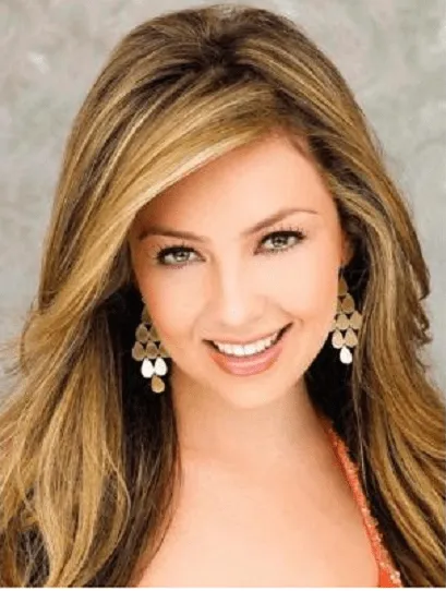 LOOK Y COLOR DE CABELLO DE THALIA" : REGIA Y FASHION