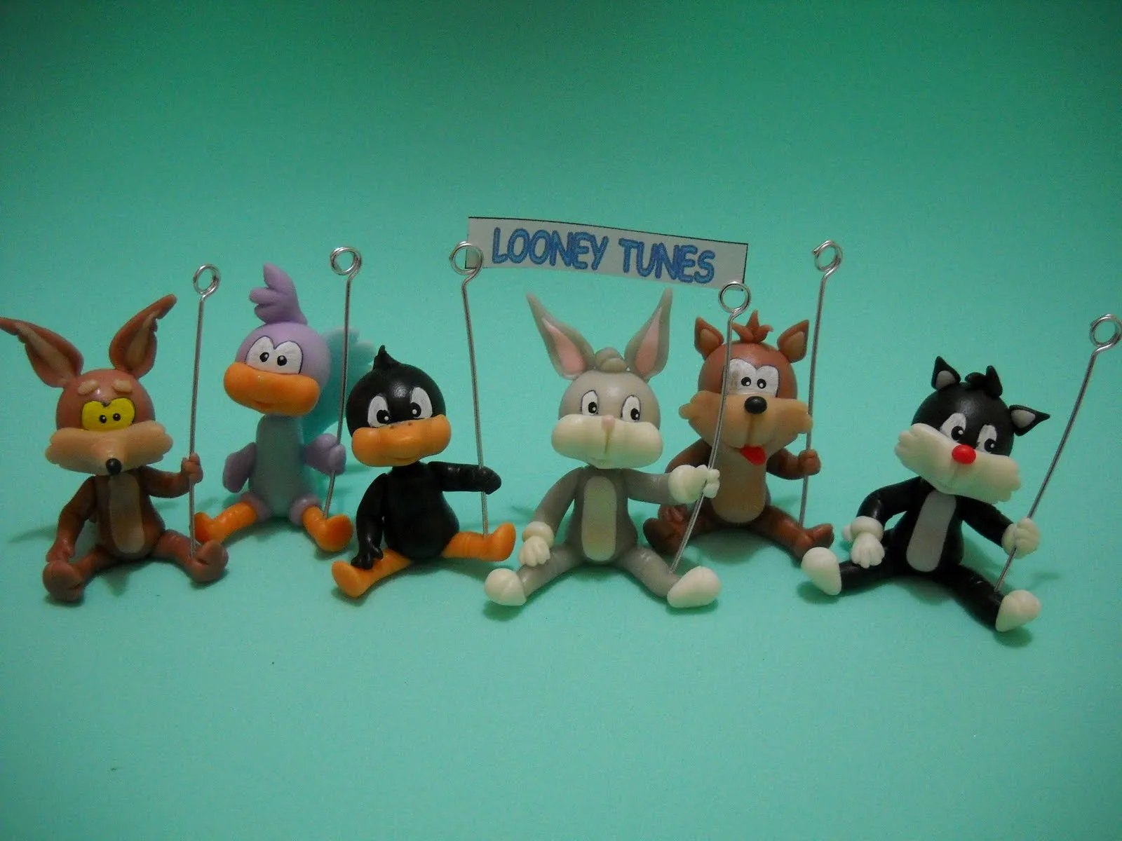 LOONEY TUNES