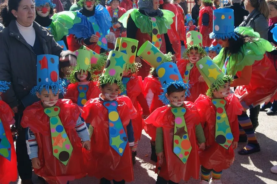 LOPERA DIGITAL: Los escolares celebran el Carnaval por las calles ...