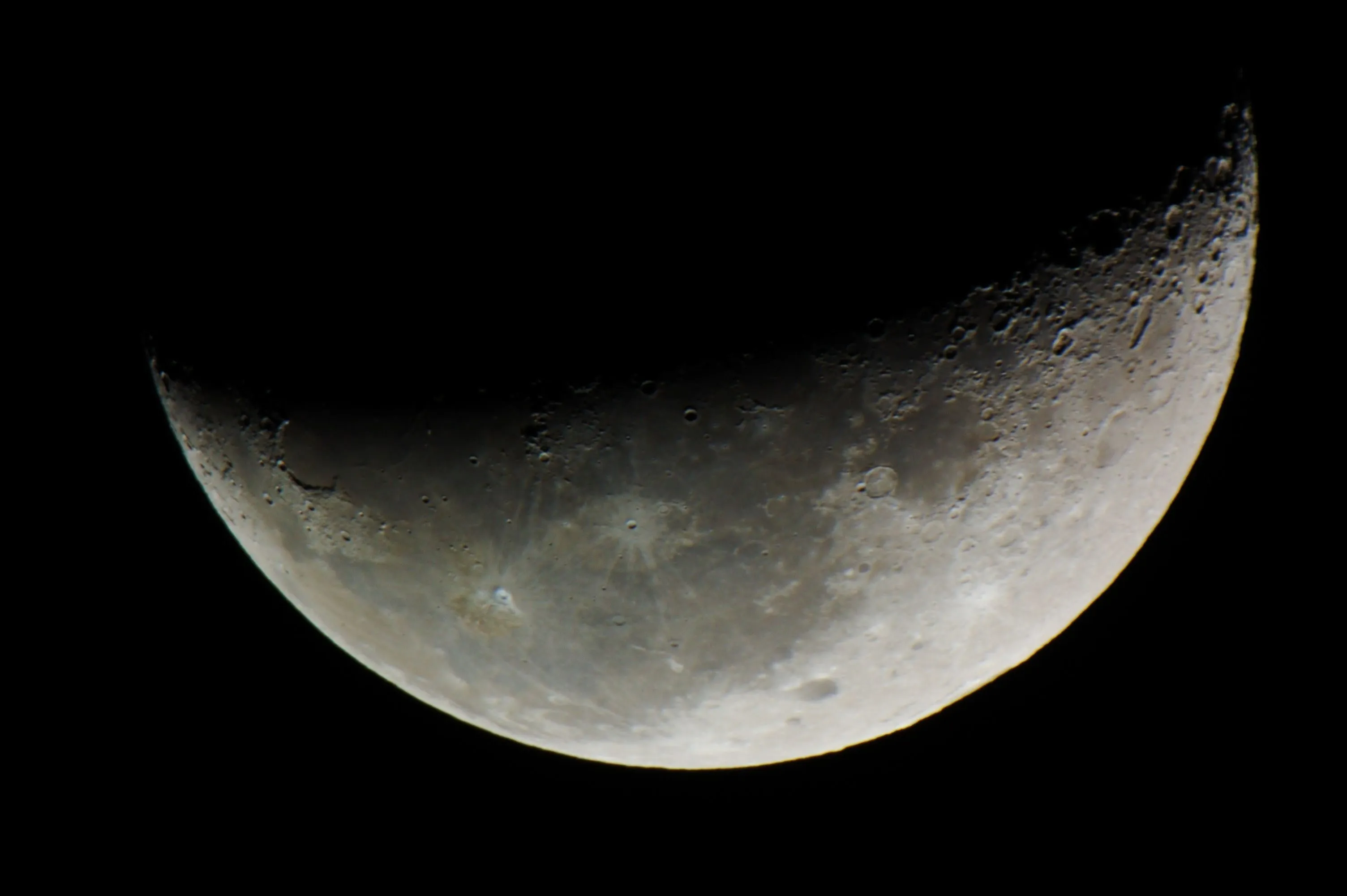 Luna de agosto. « Luces y sombras en el negro cielo.