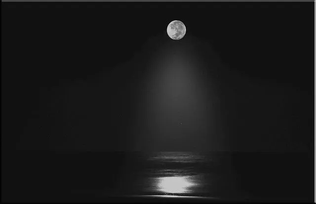 Moon over the sea - Luna sobre el mar | Flickr - Photo Sharing!