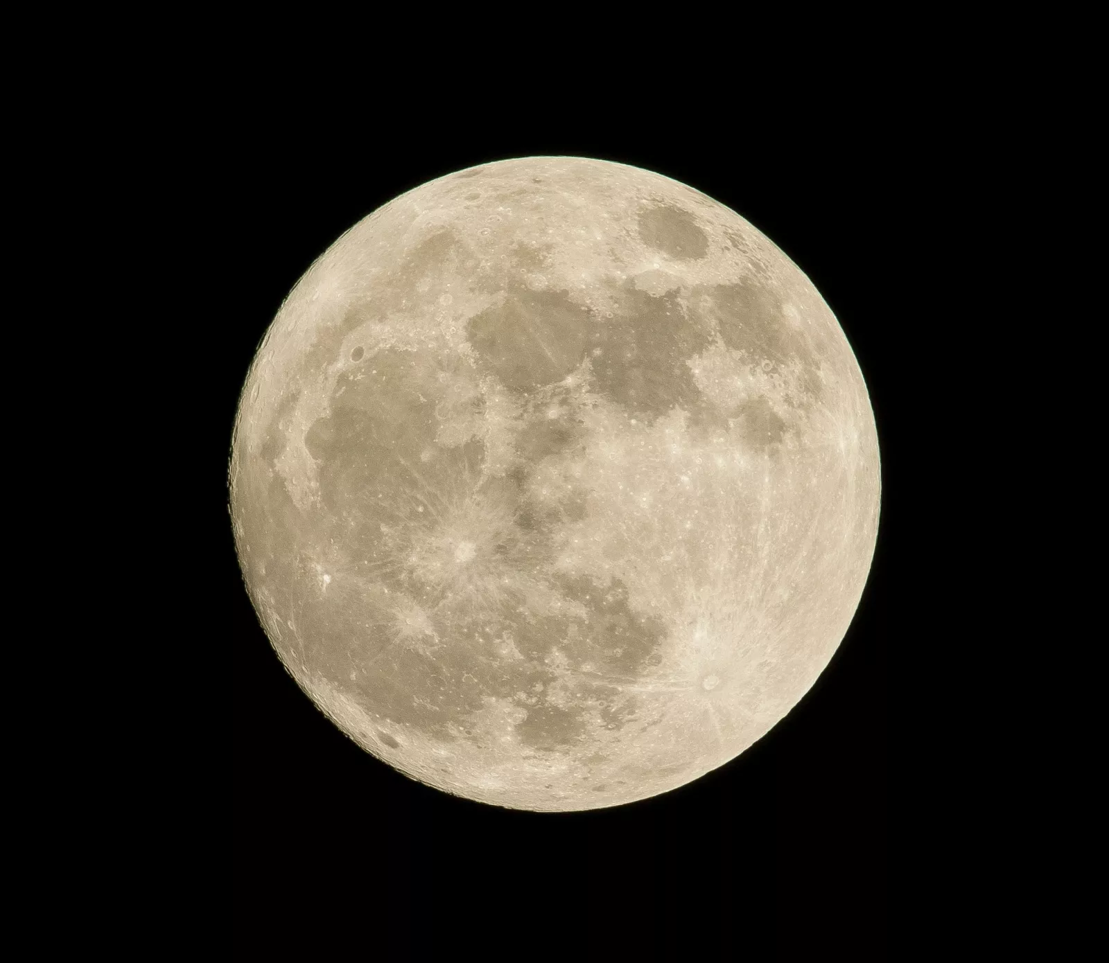 La luna de gusano: por qué se llama así - Ohlalá