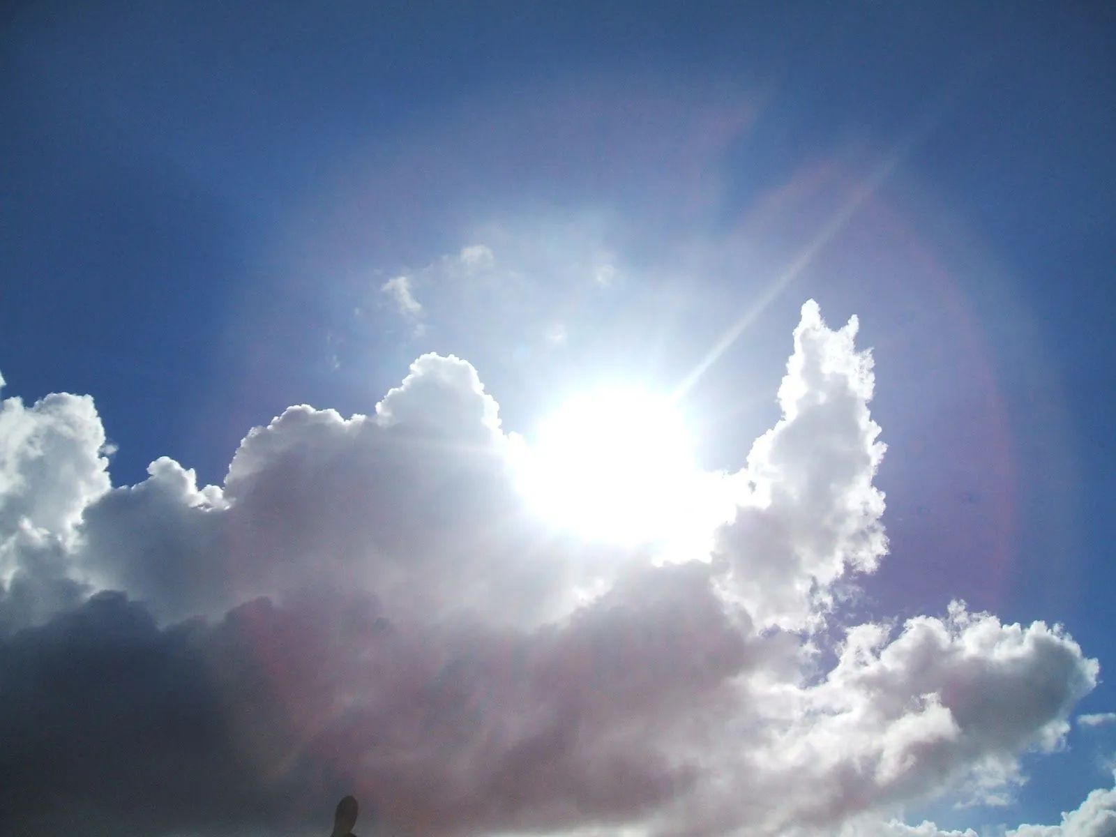 Luz y Color: nubes, sol, todo fluye en la perfección, la vida es ...