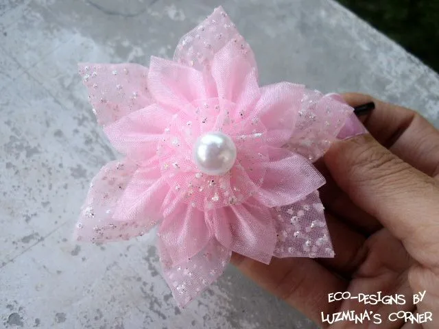 Luzmina's Corner: PET-a-licious y flores Kanzashi