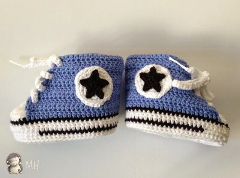 MADRES HIPERACTIVAS: Converse Azules a Crochet para Bebé