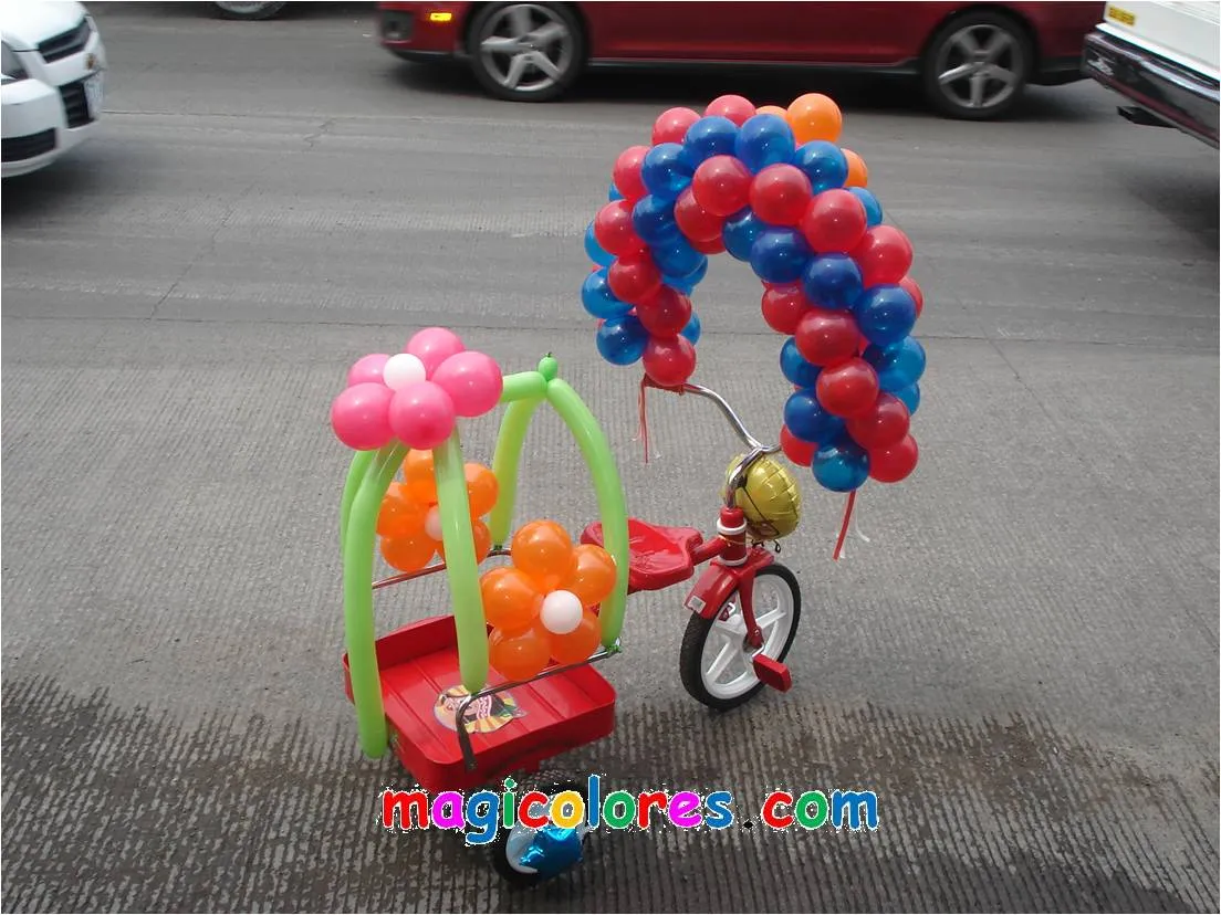 Magicolores: Triciclo Adornado con Globos