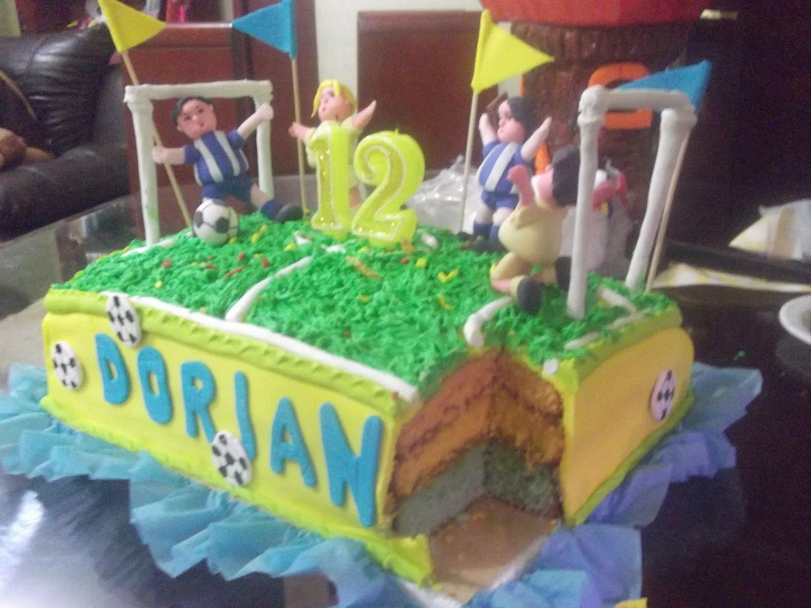 MAGIN CAKES (Tortas Gina): TORTA PARA NIÑOS TRICOLOR CANCHA DE FUTBOL