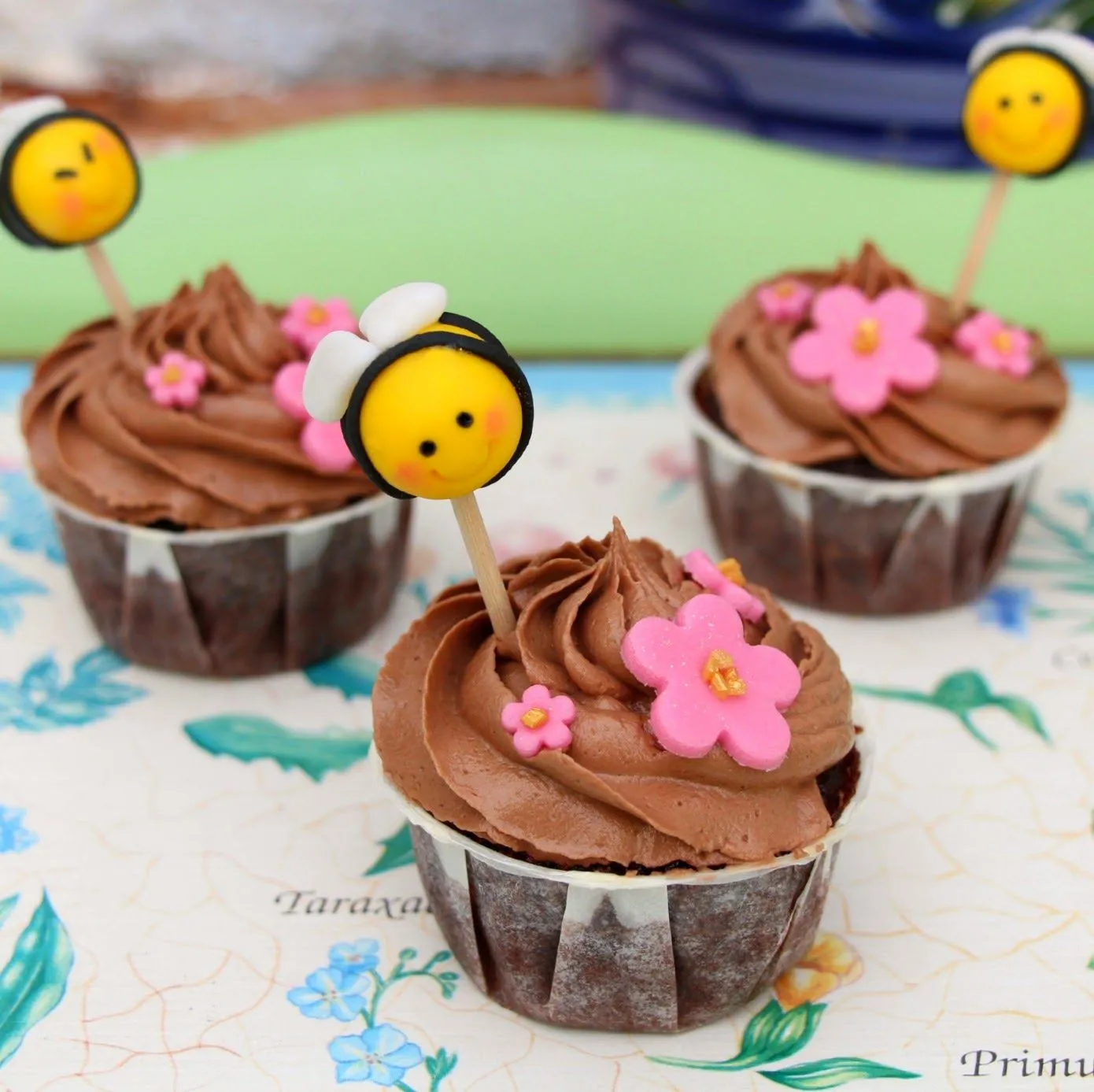 Makeup Craze: Cupcakes de nutella con abejitas de fondant