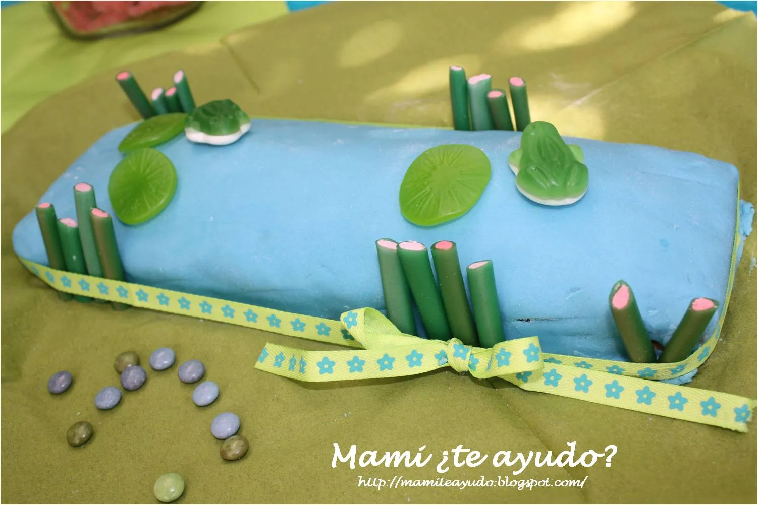 Mami ¿te ayudo?: Tarta cumpleaños de ranas