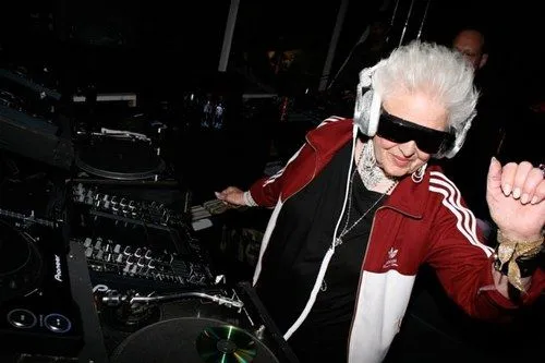 Mamita Rock: La abuela DJ | Curiosidades y rarezas