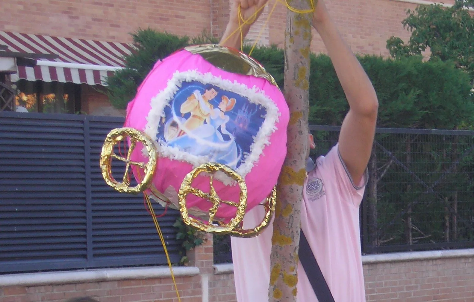 Mamma Louise Atelier: TARTA Y PIÑATA CARROZA DE PRINCESA