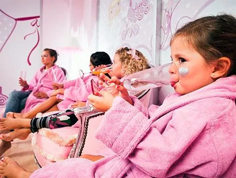 Manicura, pedicura, spa... sólo para 'princesas' | Tendencias ...