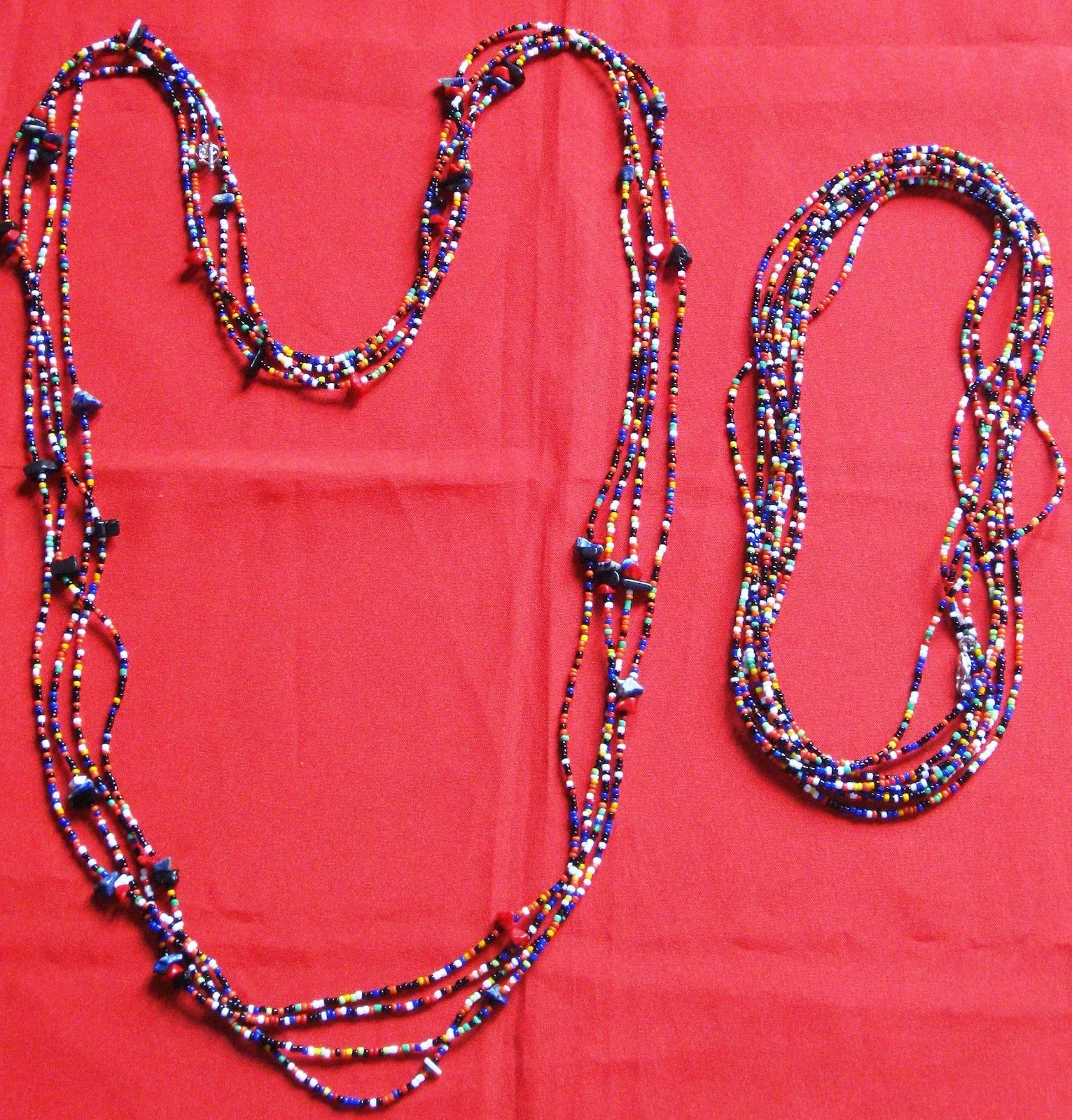 HECHO A MANO...: Collares en mostacilla