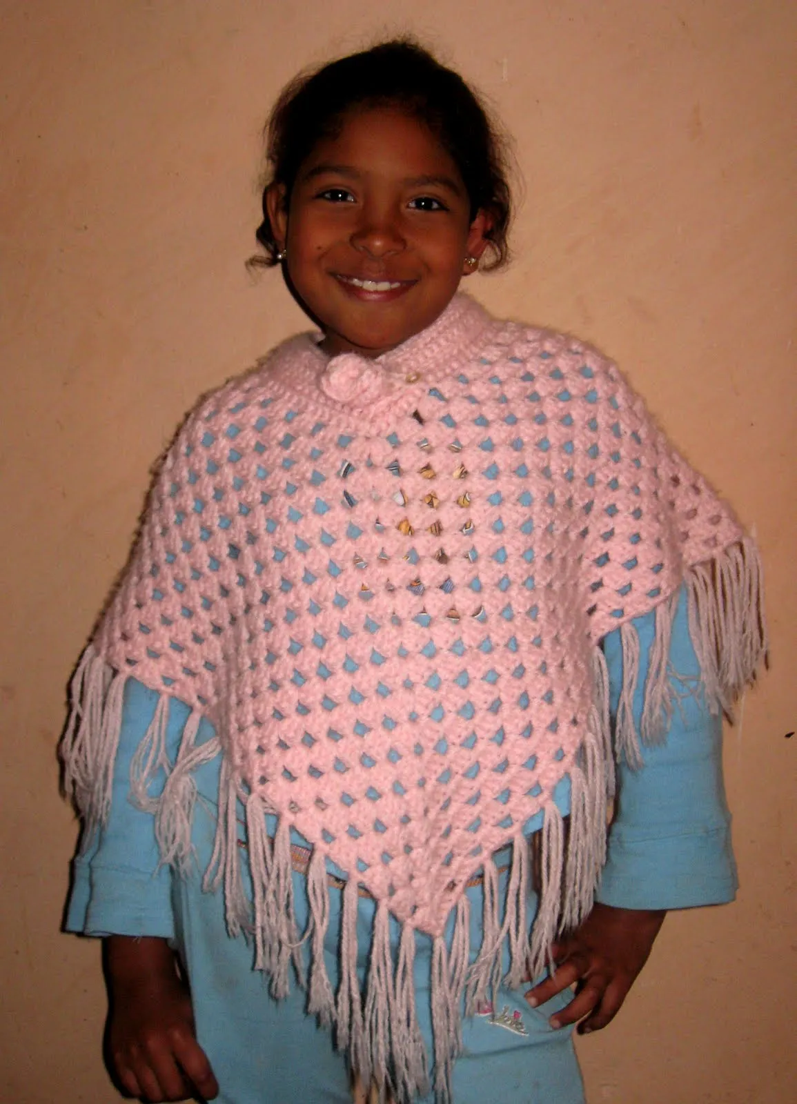 Todo a Mano: TEJIDOS: ROPA PARA NIÑOS, CHALINAS, TAPETES.