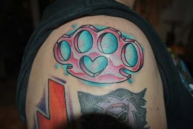 Tatuaje de manopla - Imagui