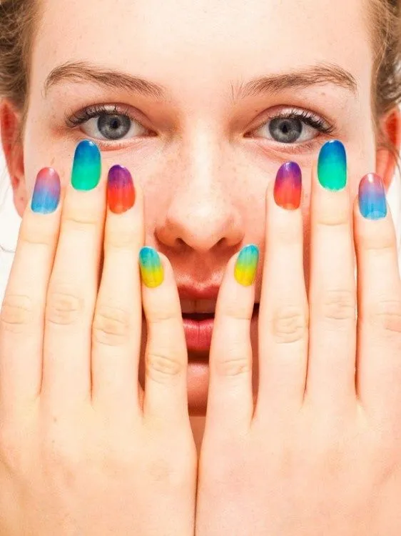 Todo Sobre Manos y Pies: Moda y Tendencia de Diseño de Uñas