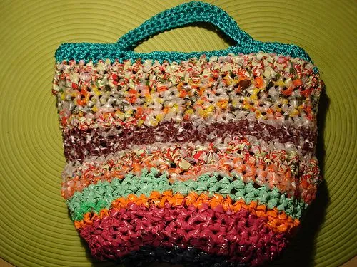 Manualidades con bolsas de plastico - Imagui