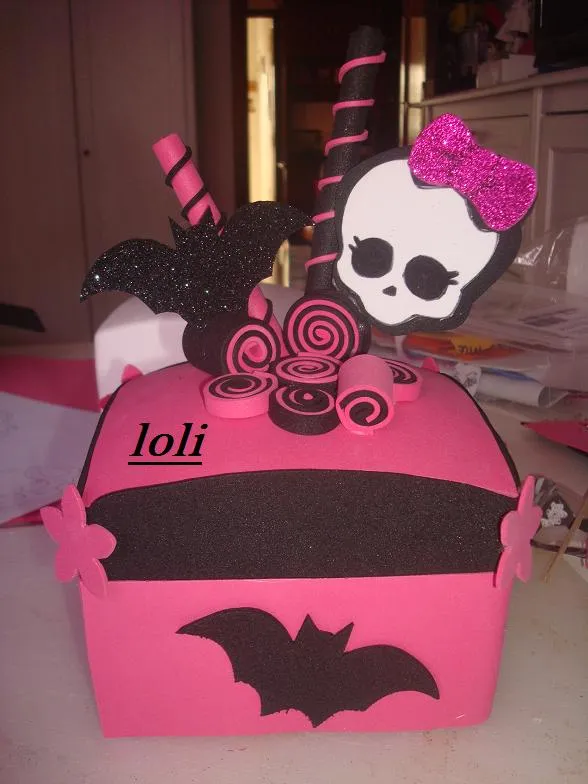 MIS MANUALIDADES: CAJITAS DECORADAS CON MOTIVOS DE LAS MONSTER HIGH