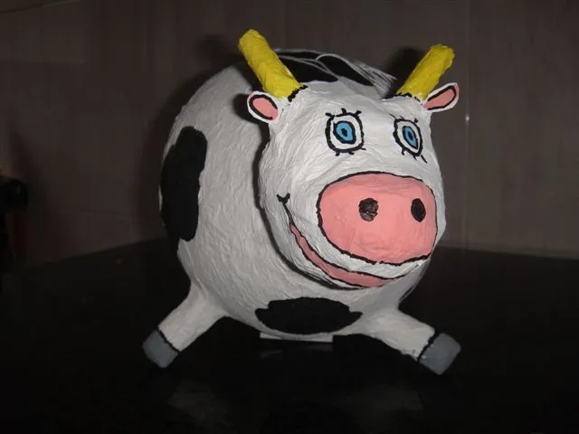 Manualidades con cuatro cosillas: La vaca piñata