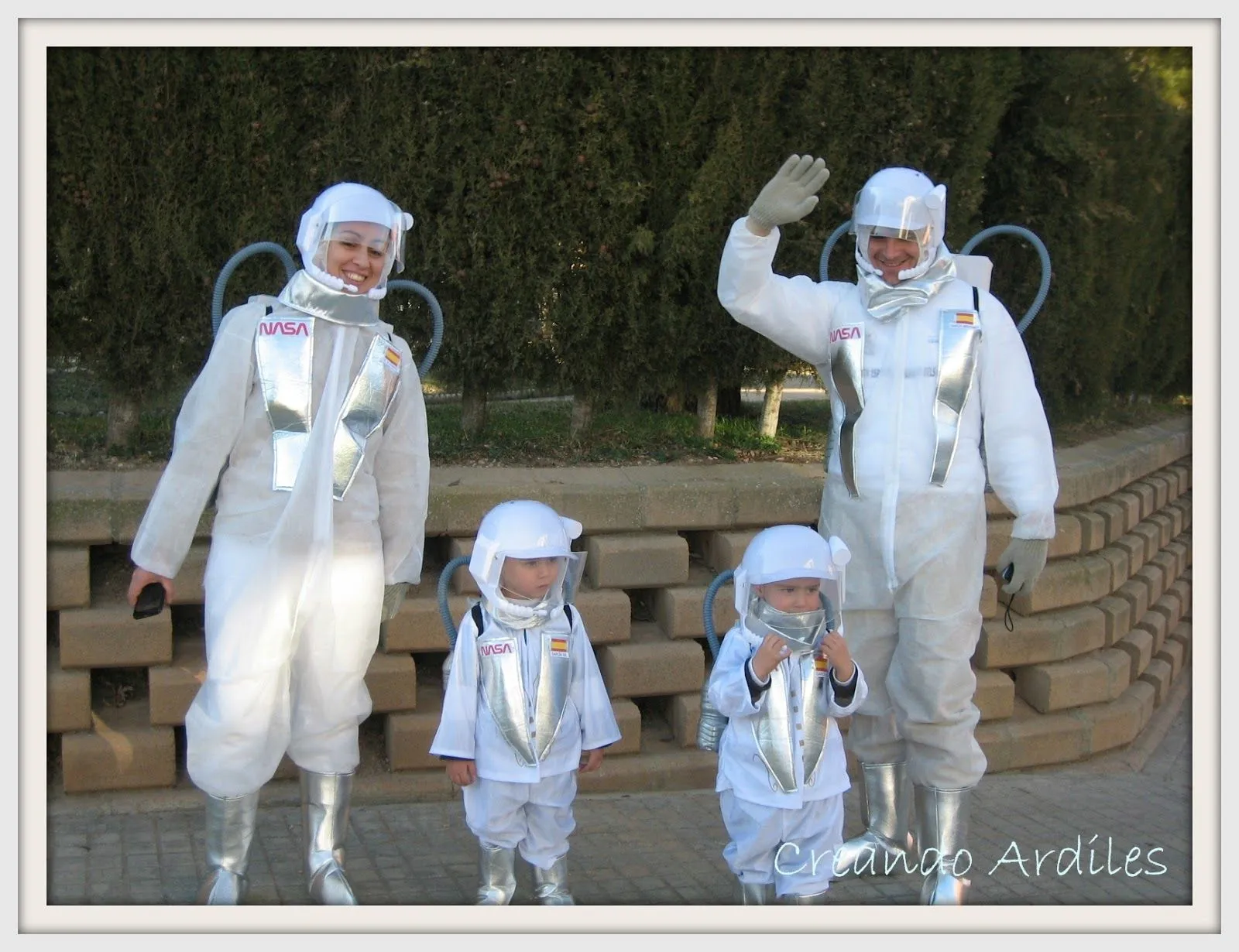 Manualidades, costura, recetas y muchos, muchos ardiles... | Disfraz de astronauta  casero, Traje de astronauta, Disfraces caseros