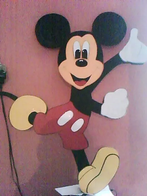 MANUALIDADES EN FOAMI Y OTROS: mickey en fomi