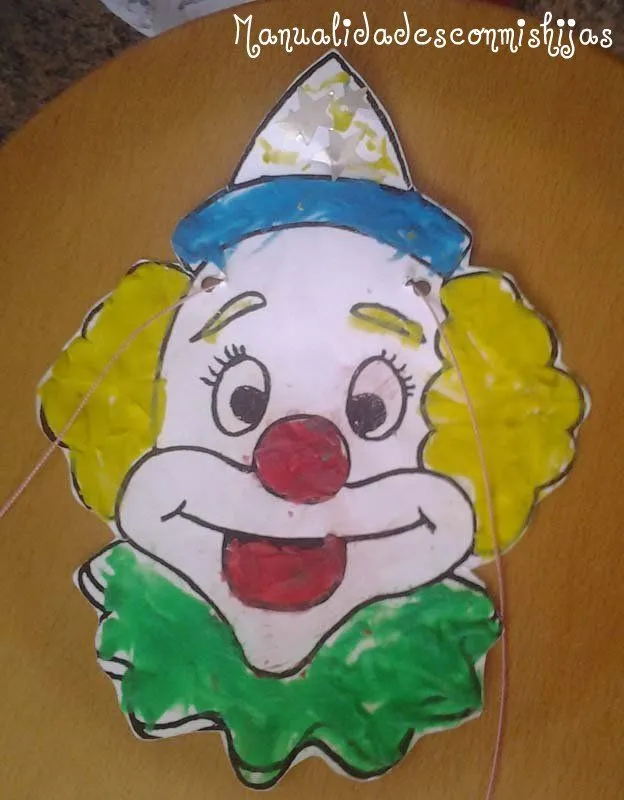 Manualidades con mis hijas: Careta de payaso y plastilina