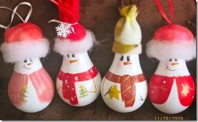 Manualidades navidad bombillas con papá Noel para decoración