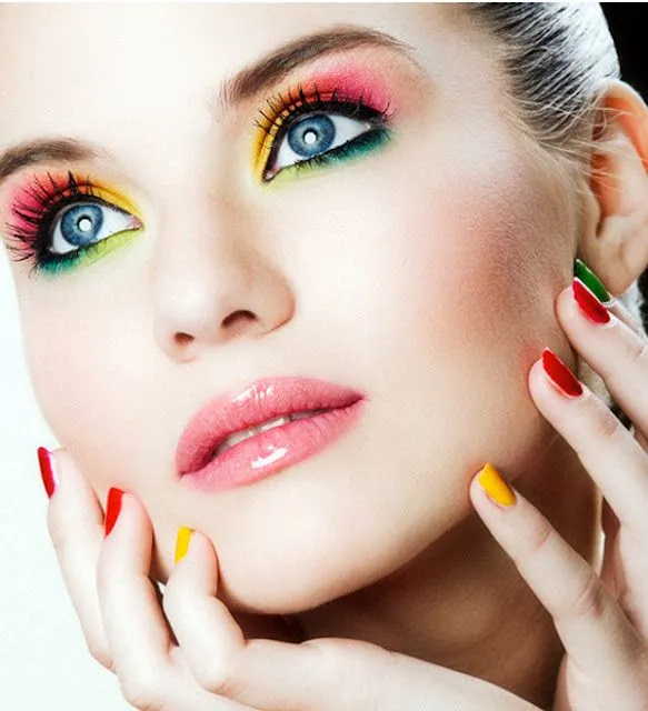 MAQUILLAJE COLORIDO Y JUVENIL : REGIA Y FASHION